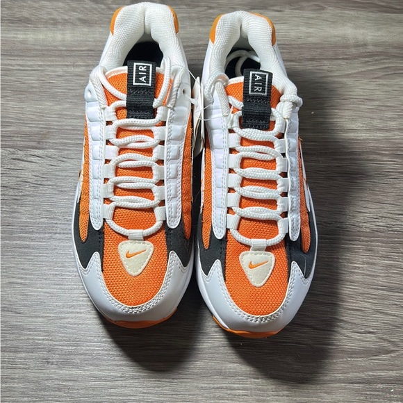 Brand new with tags Nike size 7 - Picture 1 of 3